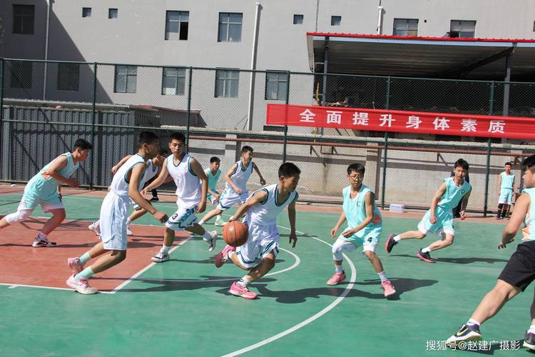 **县第十五届中学生篮球赛开幕词